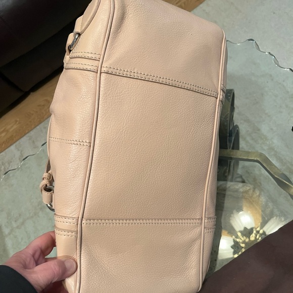 Rare Celine leather handbag with kiss-lock. Hard to find .with a COA & dustbag - Picture 4 of 13